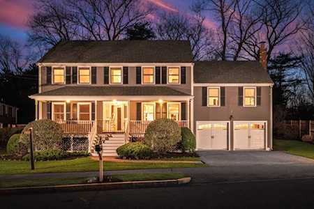 26 Estate Ln Reading, MA 01867