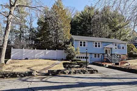 88 Pinedale Ave Billerica, MA 01821