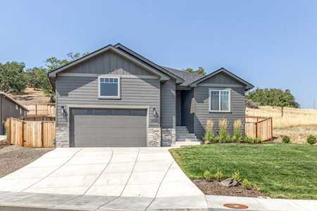 1059 Azure Way Eagle Point, OR 97524