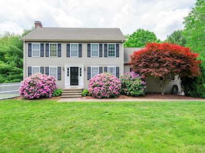 15 Sidney Ln Bellingham, MA 02019