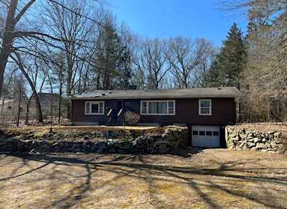33 Highland St Medway, MA 02053