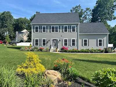 145 Roosevelt Dr Northbridge, MA 01534