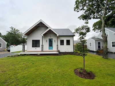 37 Randolph St Falmouth, MA 02536