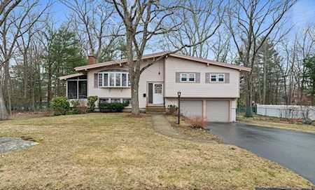 26 Old Coach Rd Braintree, MA 02184