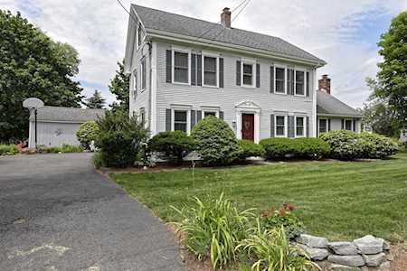 646 Lincoln St Franklin, MA 02038