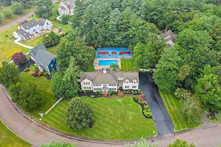 89 Old Schoolhouse Ln Hanover, MA 02339
