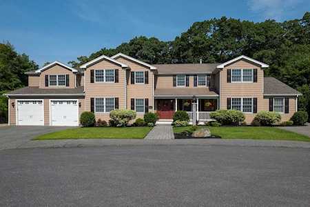 9 Ledgewood Rd Woburn, MA 01801