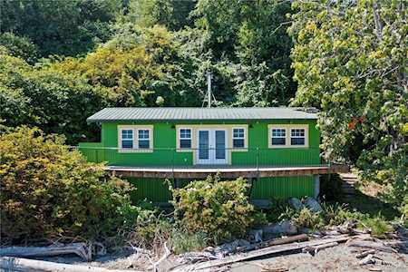 4224 SW Luana Beach Rd Vashon, WA 98070