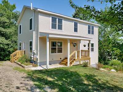14 Beech St Camden, ME 04843