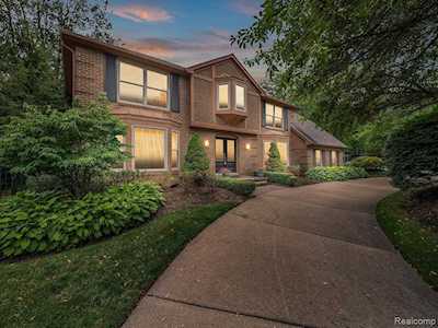 48847 Meadow Dr Plymouth Twp, MI 48170