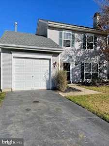 49 Arrowhead Dr Burlington, NJ 08016