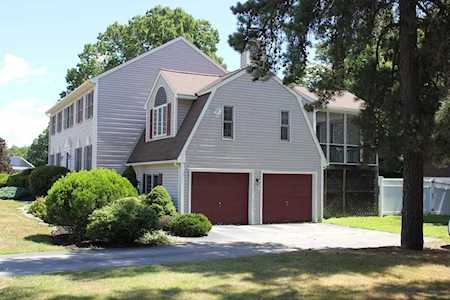1 Deer Run Circle Clinton, MA 01510
