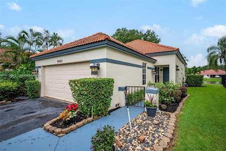 9461 Oak Grove Cir Davie, FL 33328
