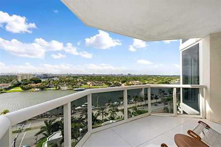 4775 Collins Ave #1205 Miami Beach, FL 33140
