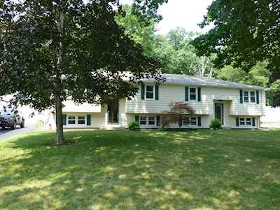 28 W River Rd Uxbridge, MA 01569