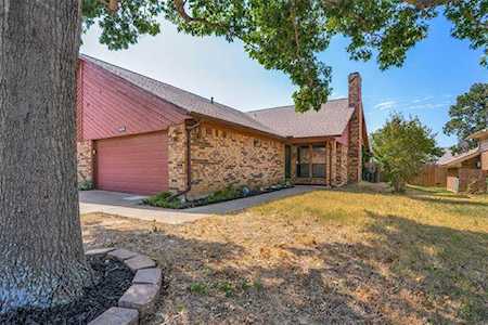 316 Mountain View Court Bedford, TX 76021