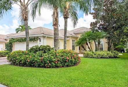 8015 Laborie Lane Wellington, FL 33414