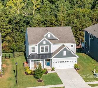 6027 Cloverdale Dr Tega Cay, SC 29708
