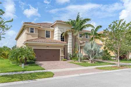 10130 Edgewater Ct Parkland, FL 33076