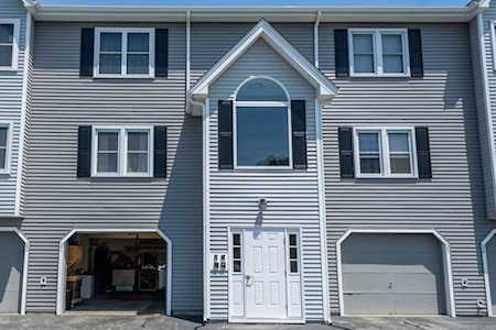 94 Tennis Plaza Rd #21 Dracut, MA 01826