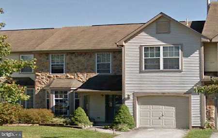 30 Alderton Ln Mount Laurel, NJ 08054
