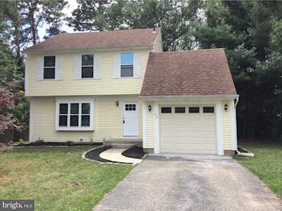92 Oak Forest Dr Sicklerville, NJ 08081