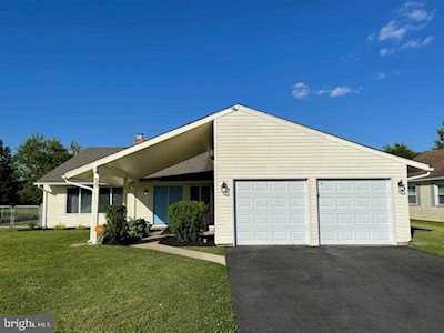 50 Arbor Meadow Dr Sicklerville, NJ 08081