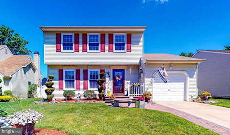 9 Oak Hollow Ln Sicklerville, NJ 08081