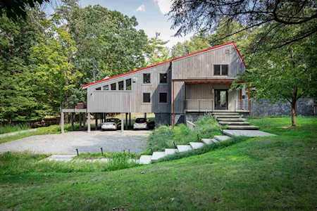 15 Tatra Ridge Rd Woodstock, NY 12498