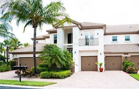 8060 Players Cove Dr #201 Naples, FL 34113