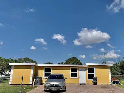 1125 Peak Road Lake Worth Beach, FL 33462