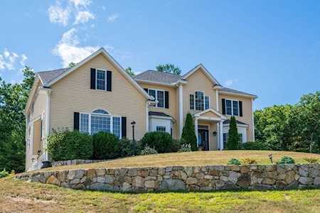 83 Mohawk Path Holliston, MA 01746