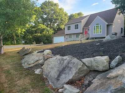 80 Songbird Dr Dartmouth, MA 02747