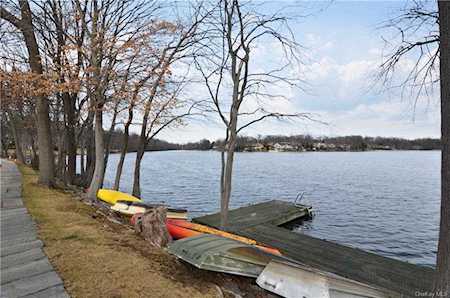 37 Waterside Close Eastchester, NY 10709