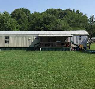 8449 Village Green Dr Cross Plains, TN 37049
