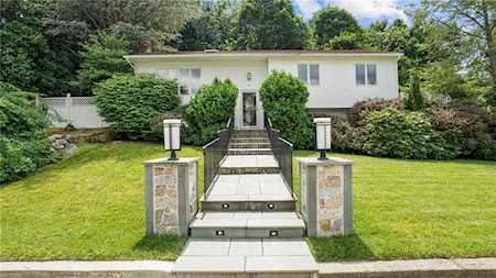 25 Curry Rd Cranston, RI 02920