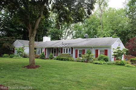 1551 Lakeside Dr Birmingham, MI 48009
