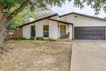 212 Chamberland Court Arlington, TX 76014