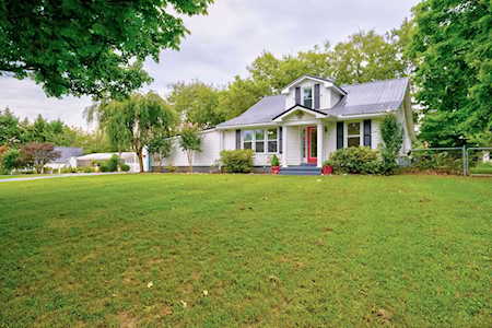 310 Crest Dr Shelbyville, TN 37160