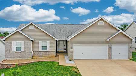 22 Crimson Leaf Ct Wentzville, MO 63385