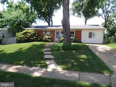 7431 Sportsman Dr Falls Church, VA 22043