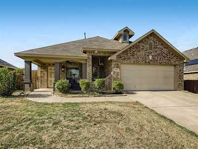 709 Hutchins Drive Crowley, TX 76036