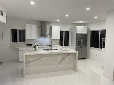 1201 Marseille Dr #17 Miami Beach, FL 33141