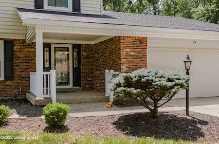 7702 Nottoway Cir Louisville, KY 40214