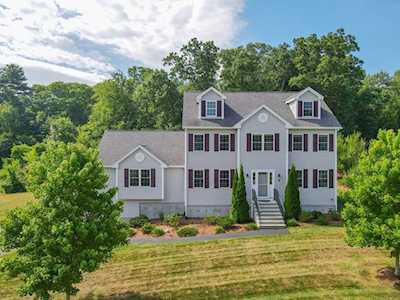 4 Zackney Dr Billerica, MA 01821