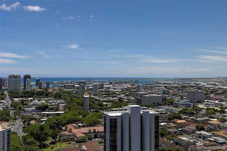2101 Nuuanu Avenue #2404 Honolulu, HI 96817