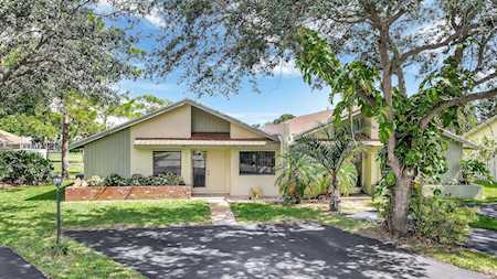 3915 N Arelia Drive Delray Beach, FL 33445