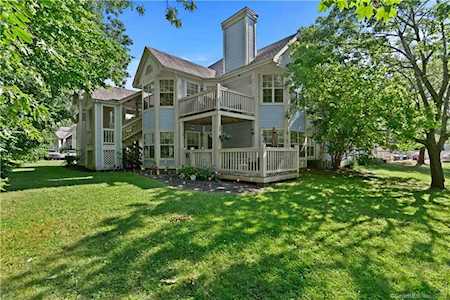 75 Redwood Drive #906 East Haven, CT 06512