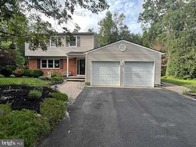 12 Tallowood Dr Medford, NJ 08055