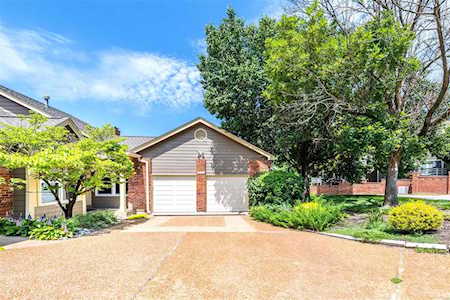 14316 Willow Spring Hill Dr Town And Country, MO 63017